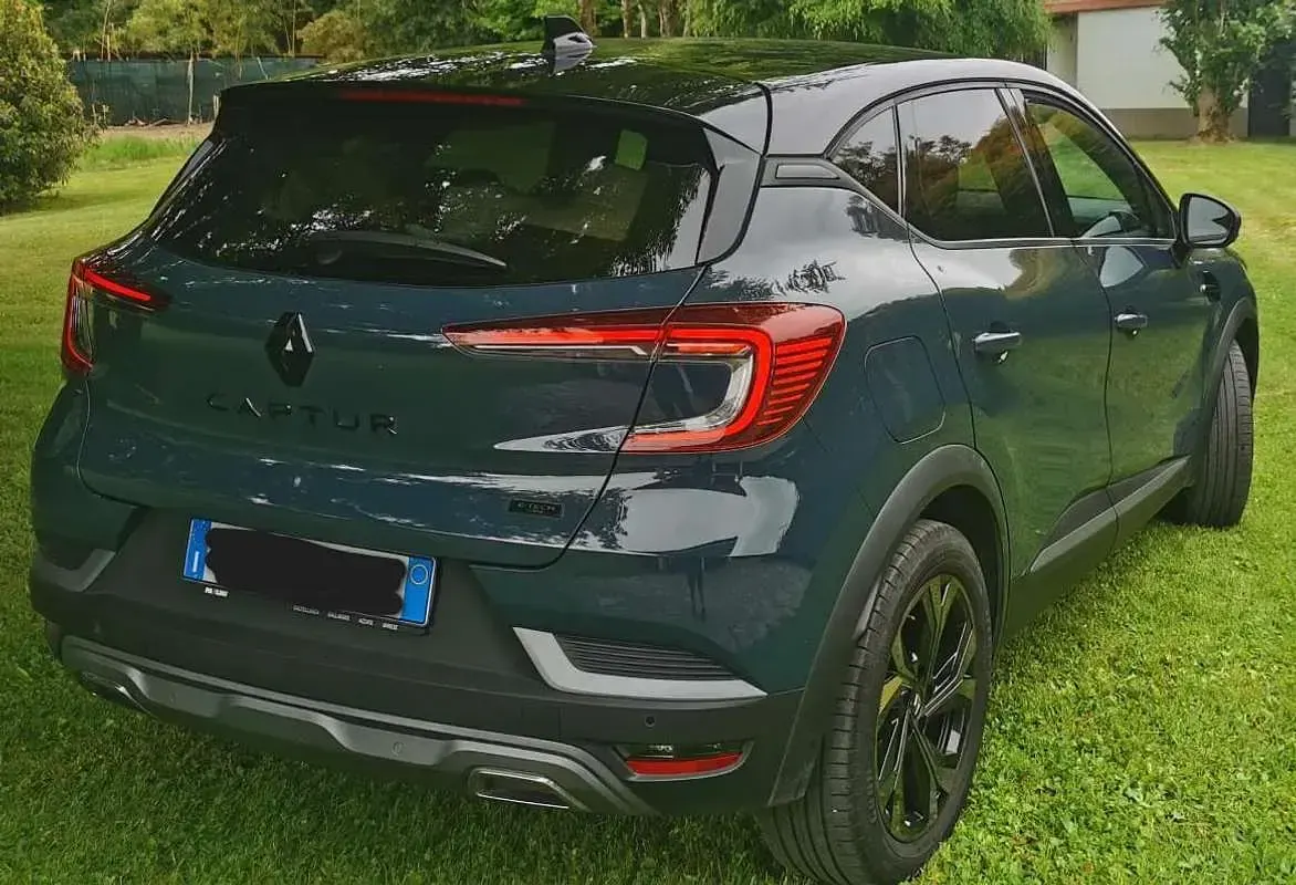 Usata Renault Captur Engineered 94 CV (69 kW) 2023 Blu/azzurro SUV