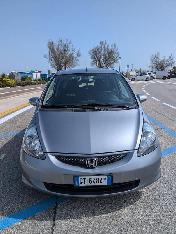 Usata Honda Jazz 78 CV (57 kW) 2006 Grigio Utilitaria