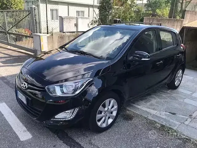 Usata Hyundai i20 84 CV (61 kW) 2012 Nero Utilitaria