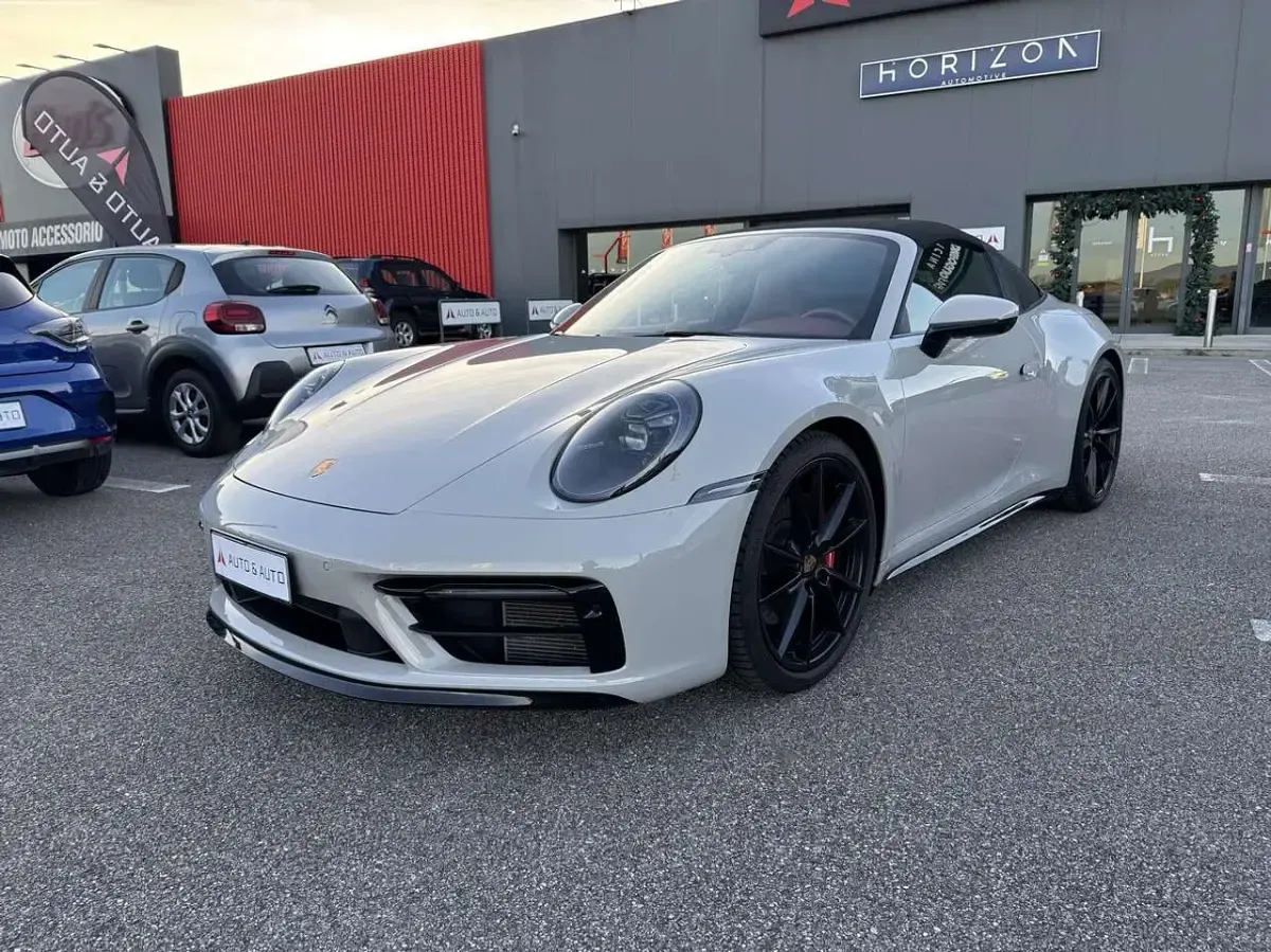 Usata Porsche 911 Targa 4S 450 CV (330 kW) 2022 Grigio gesso Cabrio