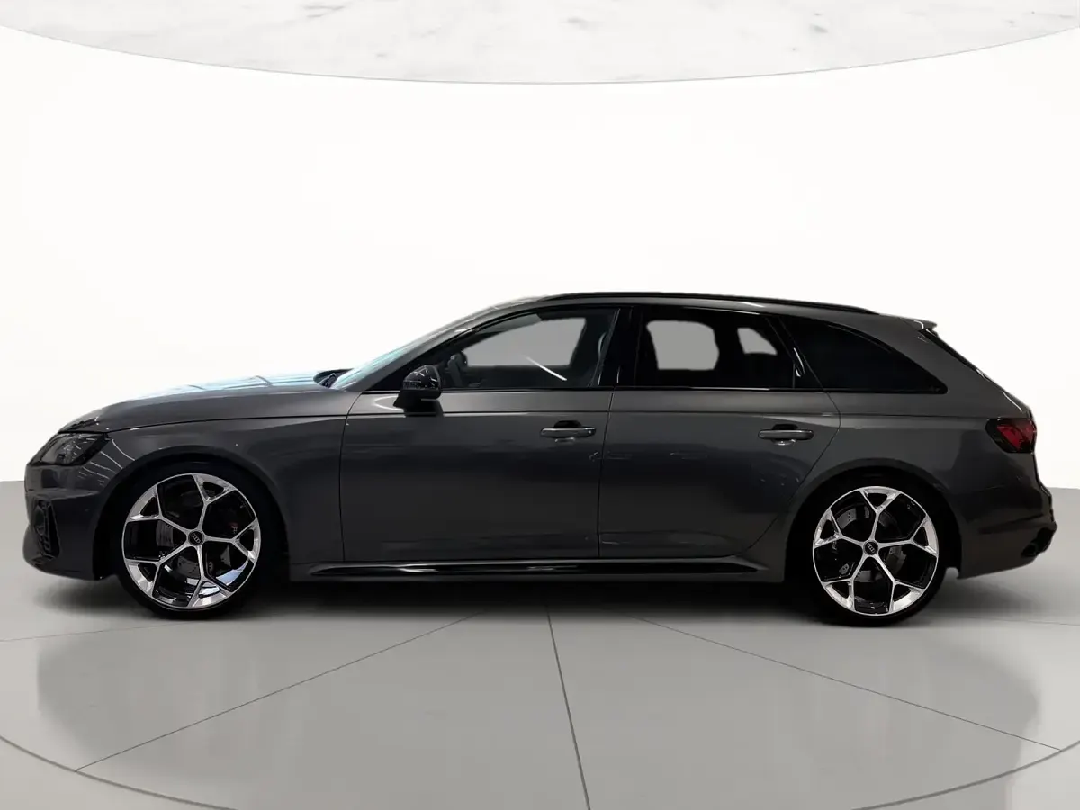 Usata Audi RS4 Comfort 450 CV (330 kW) 2024 Grigio daytona perlato Station wagon