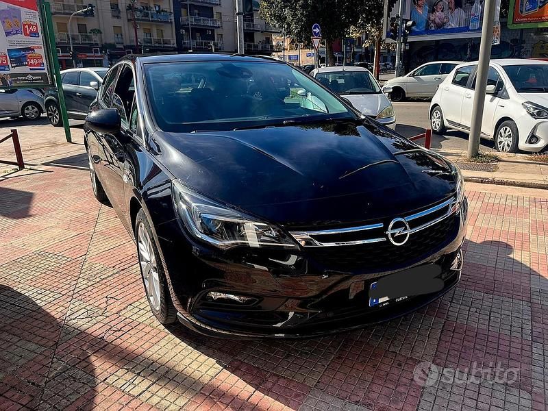 Nero Usata 2017 Opel Astra Innovation Tre volumi | 9900 € (Buon prezzo) - Immagine 1/4