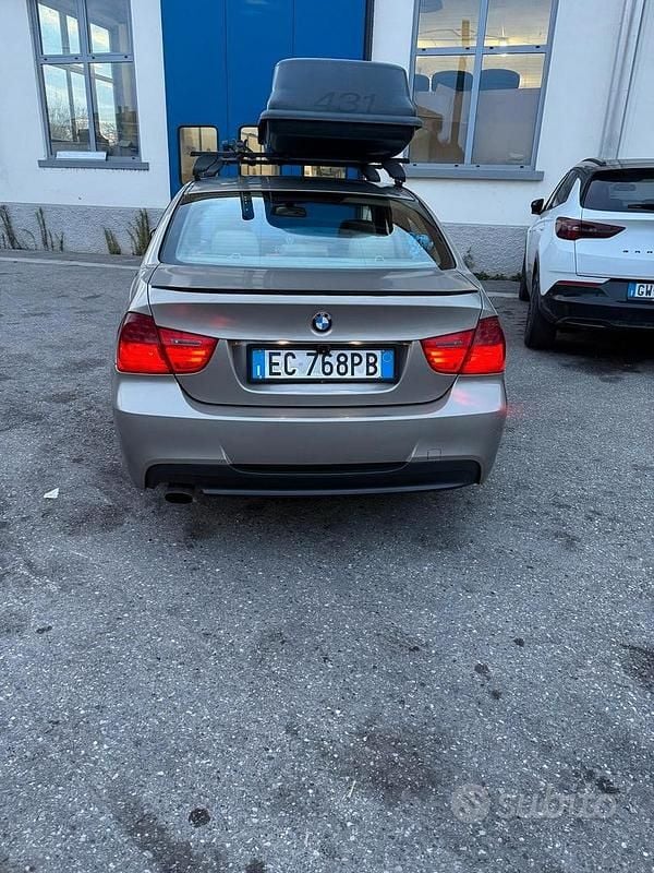 Usata BMW 318 143 CV (105 kW) 2010 Grigio Berlina