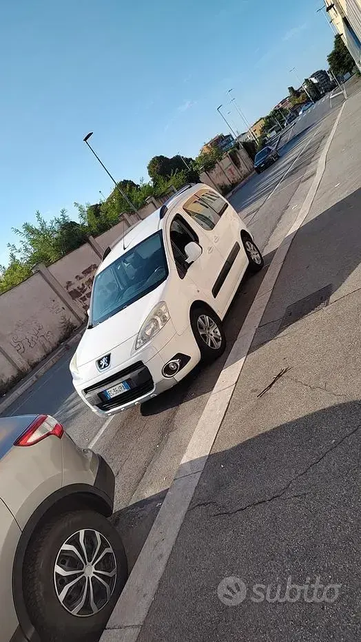 Usata Peugeot Partner 90 CV (66 kW) 2011 Bianco Monovolume