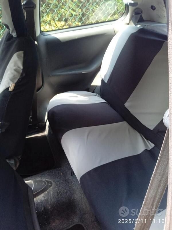 Usata Fiat Punto 60 CV (44 kW) 2006 Rosso Utilitaria