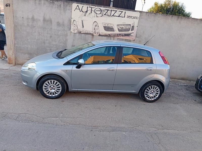 Usata Fiat Grande Punto Dynamic 75 CV (55 kW) 2008 Grigio Utilitaria