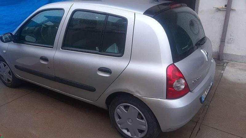 Usata Renault Clio II 58 CV (42 kW) 2009 Argento Berlina