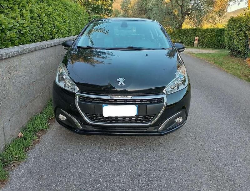 Usata Peugeot 208 Allure 75 CV (55 kW) 2017 Nero Utilitaria