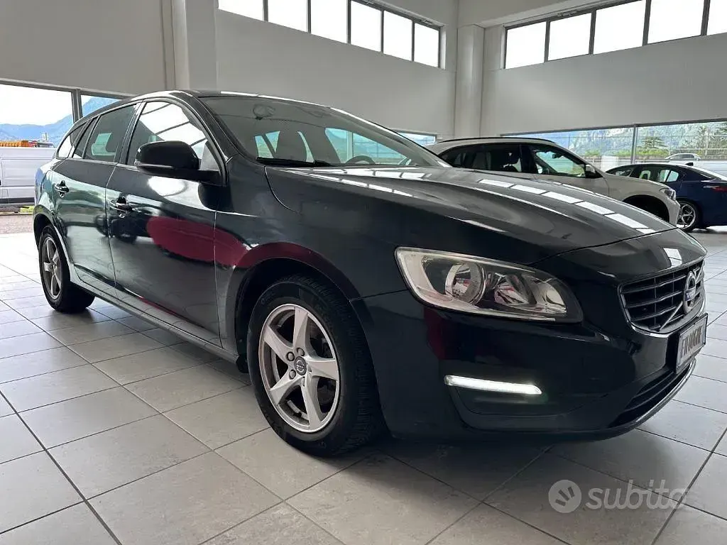 Usata Volvo V60 Business Edition 150 CV (110 kW) 2018 Nero Station wagon