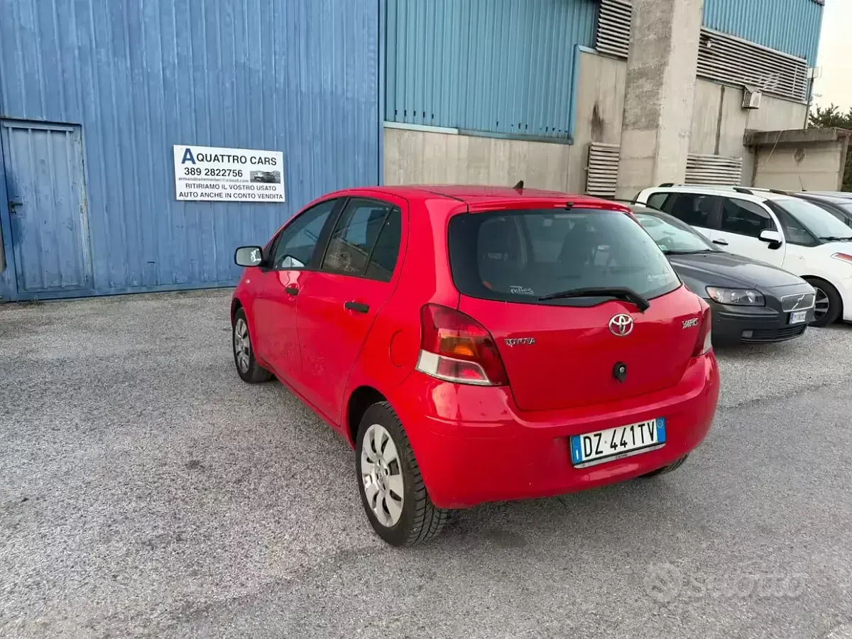 Usata Toyota Yaris 69 CV (50 kW) 2009 Rosso Utilitaria