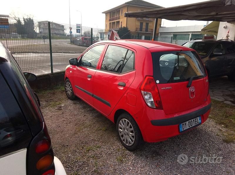 Usata Hyundai i10 66 CV (48 kW) 2009 Rosso Utilitaria
