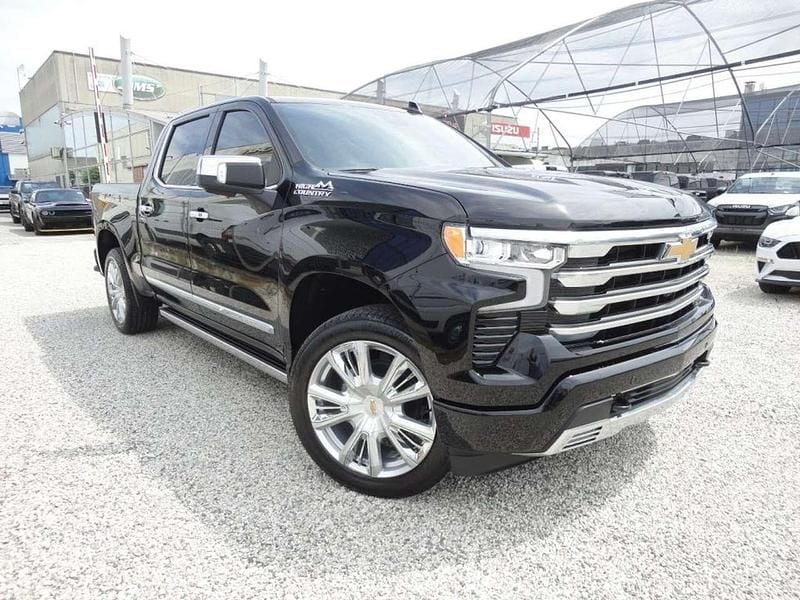 Nero Nuova 2025 Chevrolet Silverado SUV | 86.890 € - Immagine 1/4