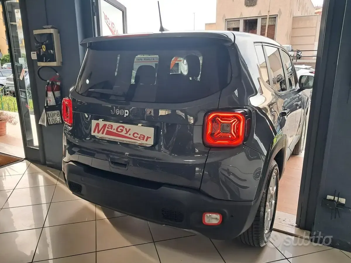 Używany Jeep Renegade Limited 131 KM (96 kW) 2023 Szary SUV