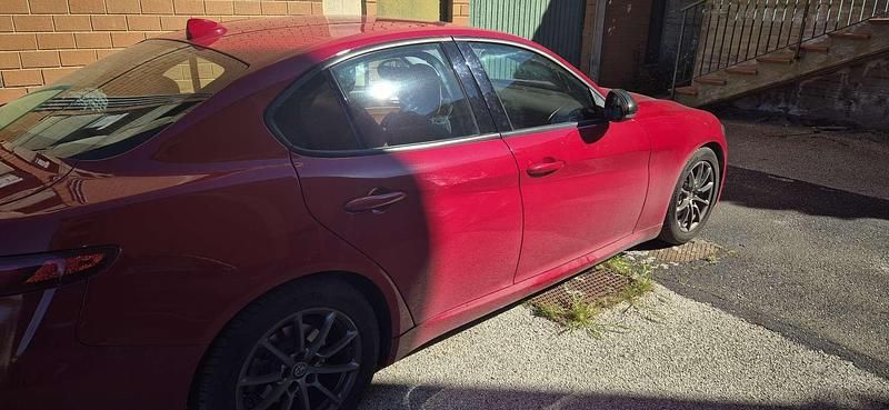 Usata Alfa Romeo Giulia 150 CV (110 kW) 2017 Rosso Berlina