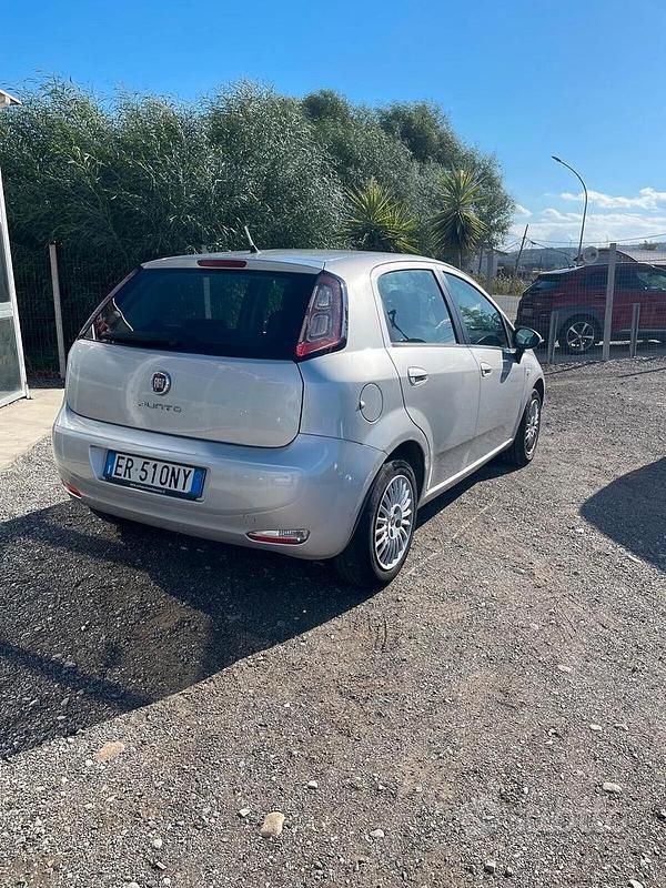 Usata Fiat Punto Lounge 75 CV (55 kW) 2013 Argento Utilitaria