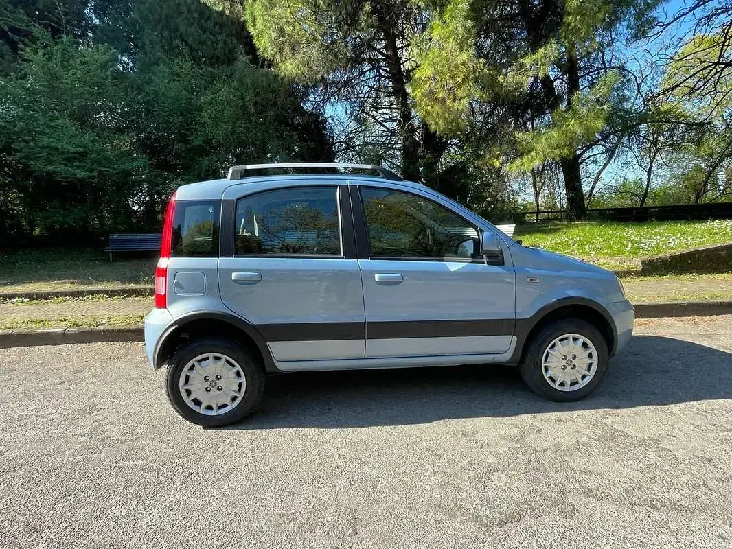 Usata Fiat Panda 4x4 Climbing 60 CV (44 kW) 2010 Blu/azzurro Utilitaria