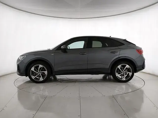 Usata Audi Q3 Sportback S-Line 193 CV (141 kW) 2025 Grigio daytona perla SUV