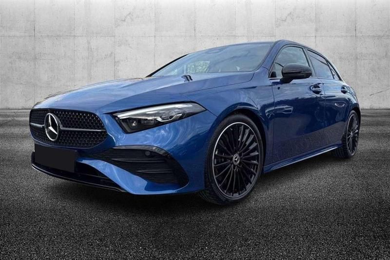 Blu/azzurro Usata 2024 Mercedes A250 AMG Line Premium Tre volumi | 43.950 € (Molto cara) - Immagine 1/4