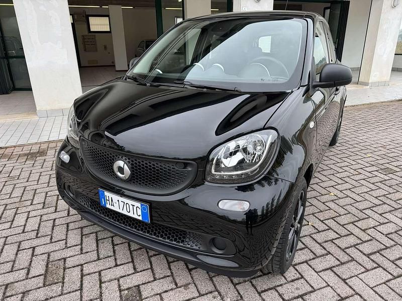 Usata Smart ForFour 71 CV (52 kW) 2020 Nero Utilitaria