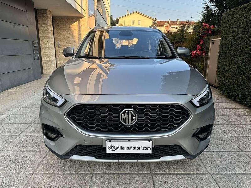 Usata MG ZS Luxury 106 CV (77 kW) 2024 Argento Berlina