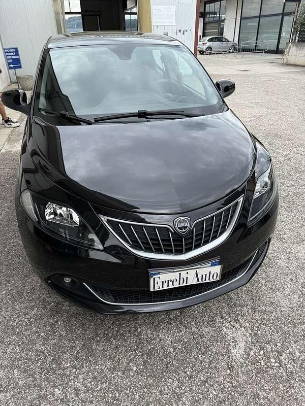 Usata Lancia Ypsilon Gold 69 CV (50 kW) 2021 Nero Utilitaria