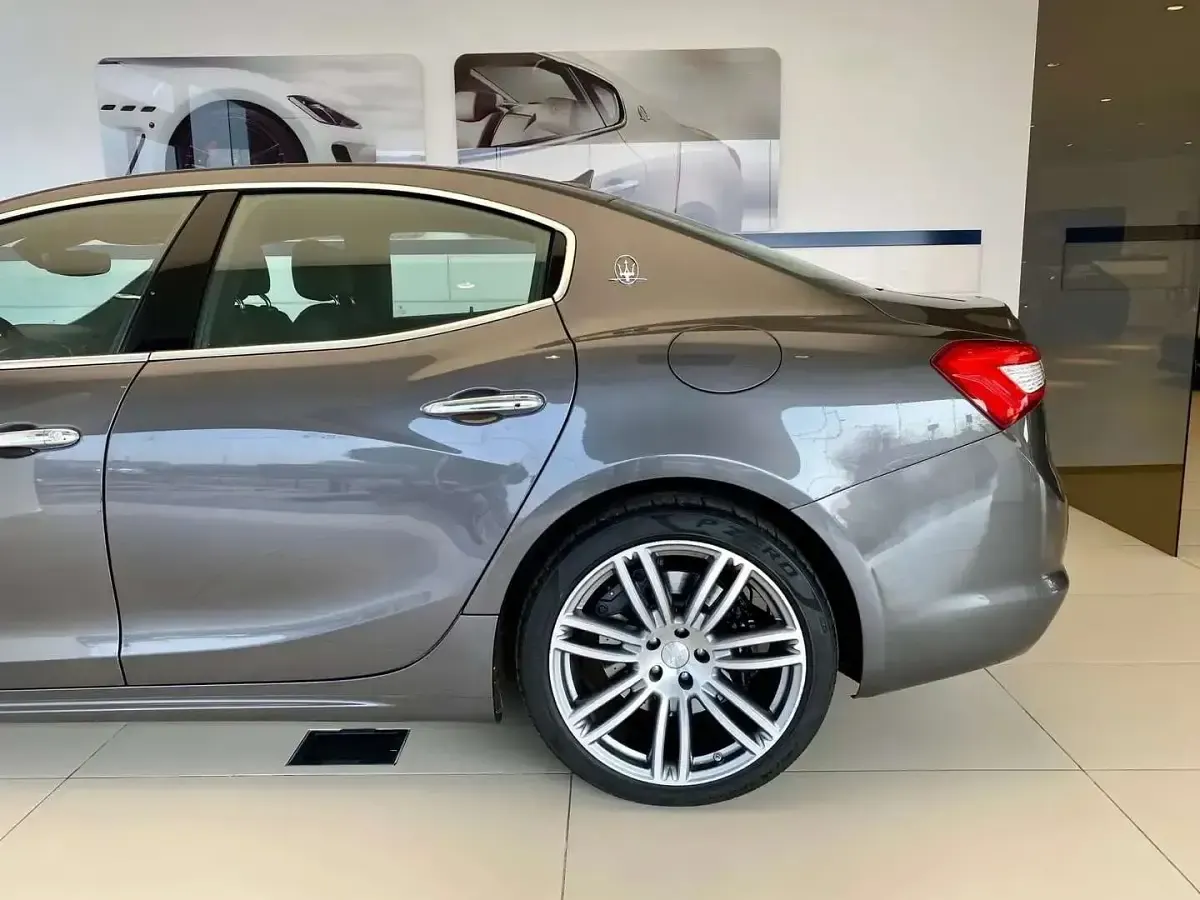 Usata Maserati Ghibli GranLusso 250 CV (183 kW) 2018 Grigio maratea Berlina