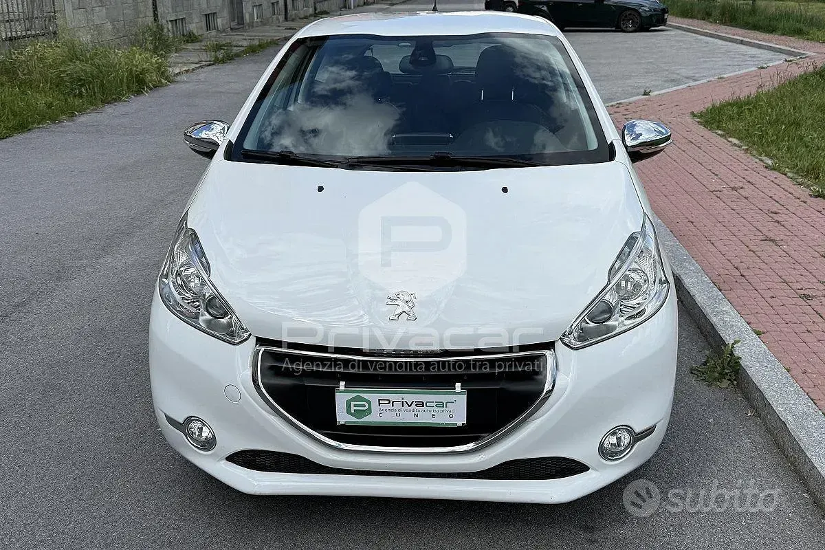 Usata Peugeot 208 Allure 68 CV (50 kW) 2014 Bianco Utilitaria