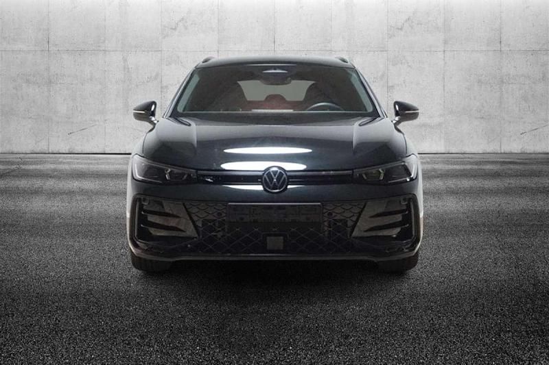 Begagnad VW Passat R-line 193 HK (141 kW) 2024 Svart Kombi