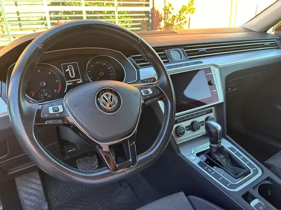 Usata VW Passat Business 120 CV (88 kW) 2019 Grigio Station wagon