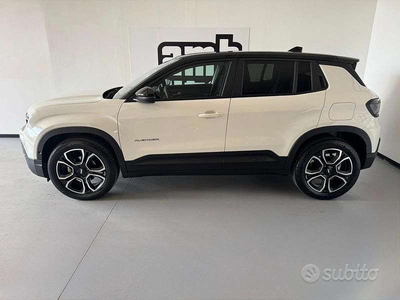 Usata Jeep Avenger Summit 100 CV (73 kW) 2024 Bianco SUV