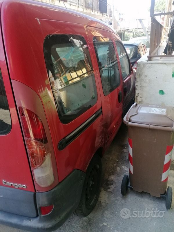 Rosso Usata 2002 Renault Kangoo Monovolume | 1000 € (Ottimo prezzo) - Immagine 1/3