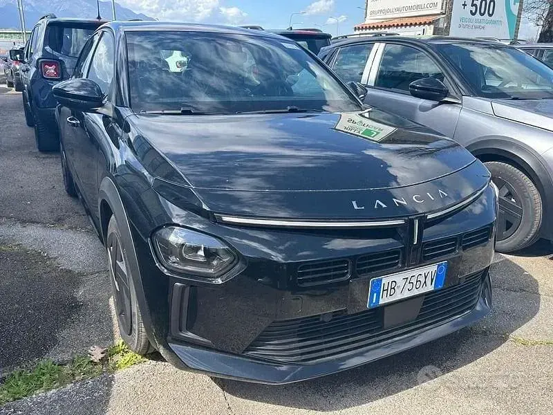 Ny Lancia Ypsilon 101 HK (74 kW) 2026 Svart Halvkombi