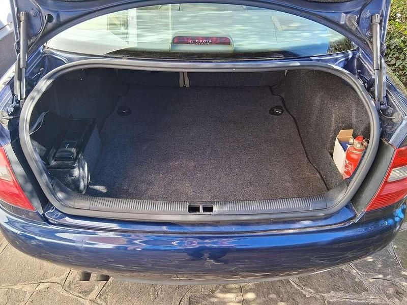 Usata Audi A4 179 CV (131 kW) 1998 Blu/azzurro Berlina