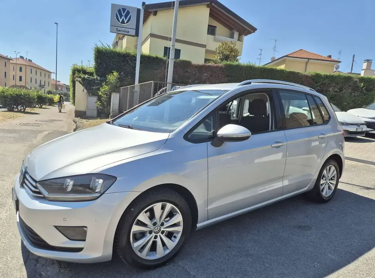 Usata VW Golf Sportsvan Comfortline 125 CV (91 kW) 2017 Argento Monovolume