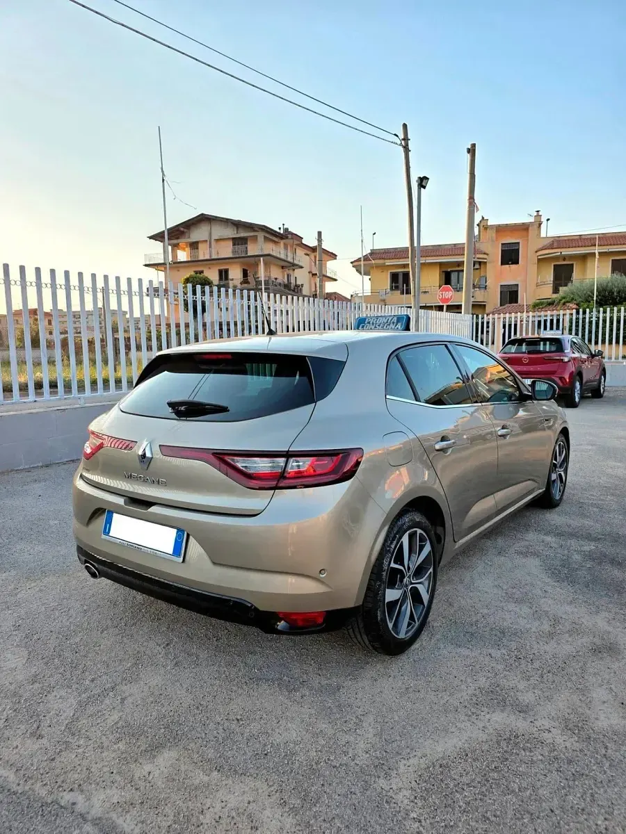 Usata Renault Mégane IV Bose Edition 110 CV (80 kW) 2017 Oro Berlina