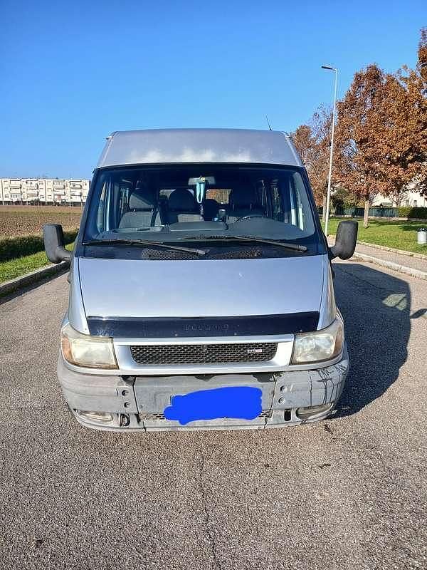 Usata Ford Transit 116 CV (85 kW) 2002 Grigio Furgone