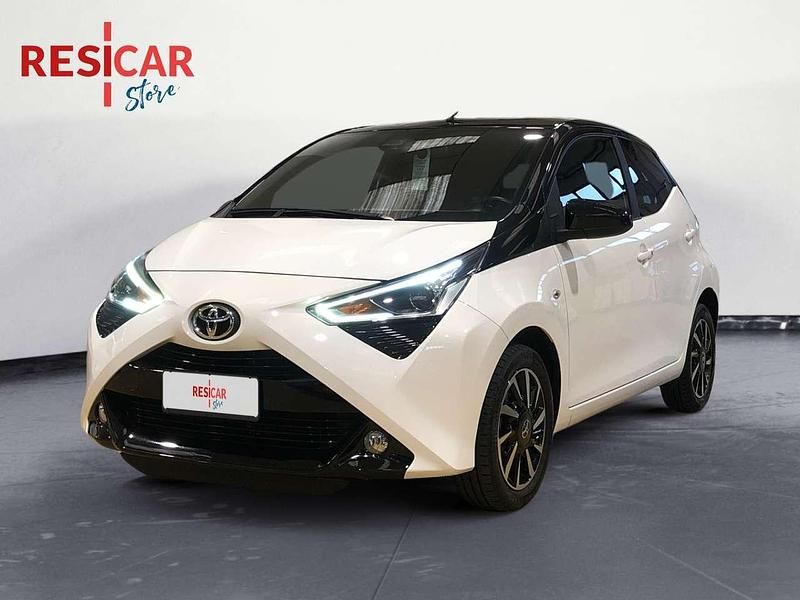 Usata Toyota Aygo X-clusiv 72 CV (52 kW) 2021 Bianco Utilitaria
