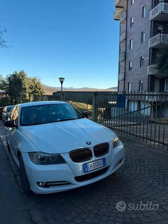 Usata BMW 318 Efficient Dynamics 143 CV (105 kW) 2011 Bianco Berlina