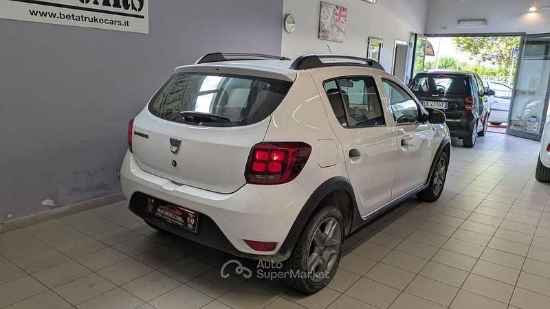 Usata Dacia Sandero Acces 73 CV (53 kW) 2020 Bianco Utilitaria