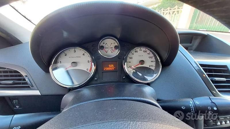 Käytetty Peugeot 207 Allure 92 HP (67 kW) 2012 Musta Farmari