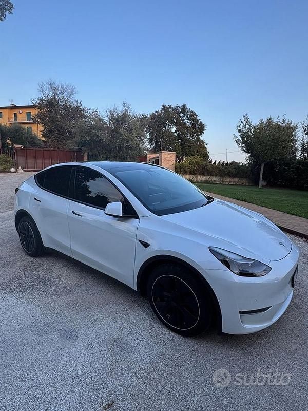 Bianco Usata 2021 Tesla Model Y SUV | 31.000 € (Buon prezzo) - Immagine 1/4