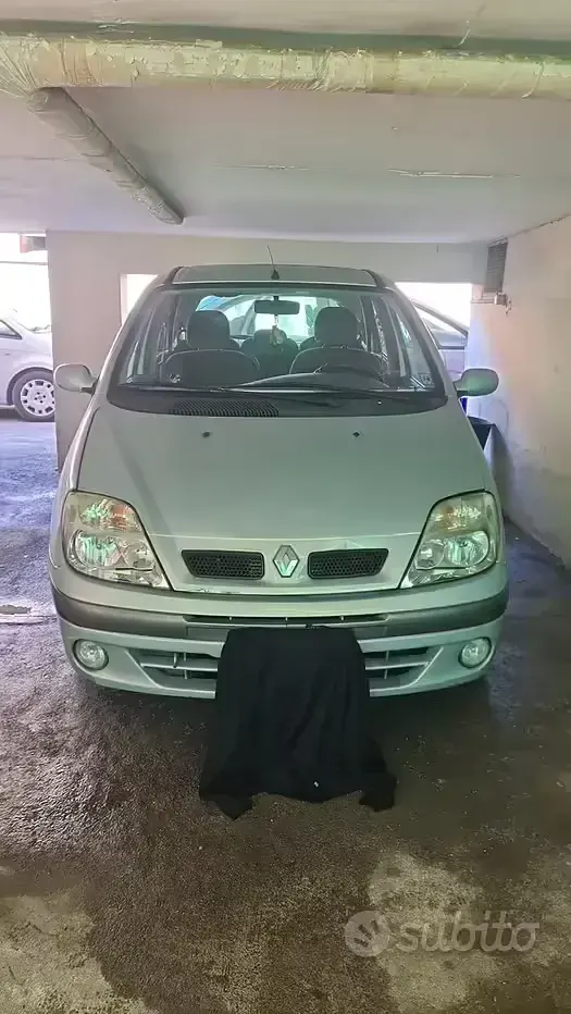 Usata Renault Scénic II 100 CV (73 kW) 2004 Grigio Monovolume
