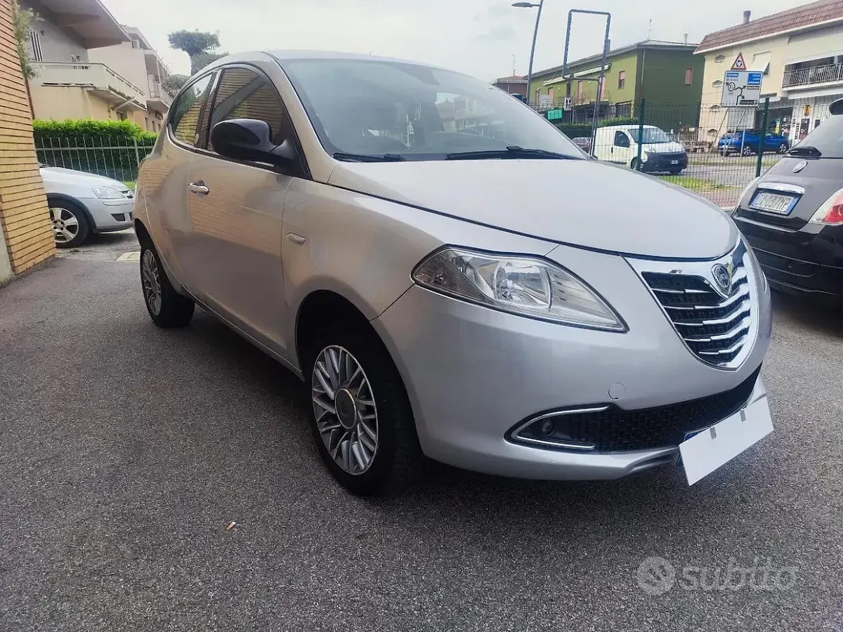Usata Lancia Ypsilon Silver 80 CV (58 kW) 2013 Grigio Utilitaria
