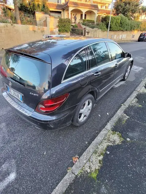 Käytetty Mercedes R320 224 HP (164 kW) 2008 Tila-auto