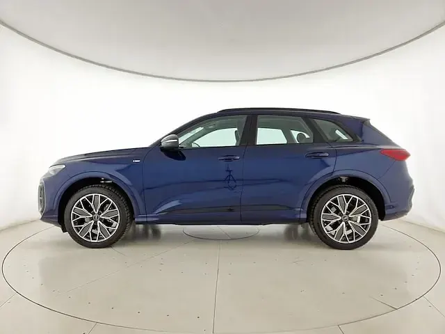 Nuova Audi Q5 S-Line 204 CV (150 kW) 2025 Blu navarra metallizzato SUV