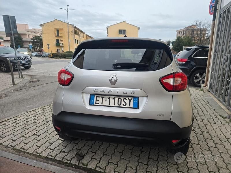 Usata Renault Captur 90 CV (66 kW) 2014 Grigio SUV