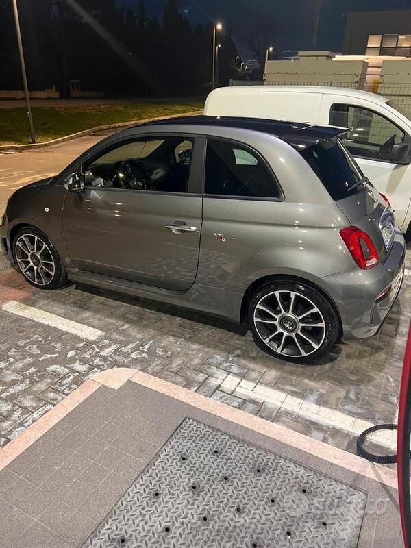 Grigio Usata 2022 Abarth 595 Turismo Due volumi | 20.500 € (Buon prezzo) - Immagine 1/4