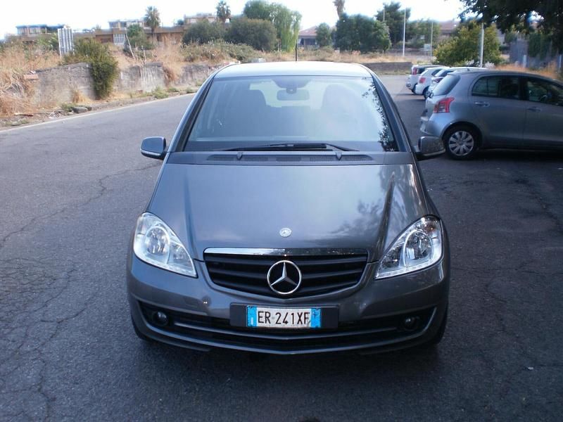Usata Mercedes A180 Elegance 109 CV (80 kW) 2012 Grigio Berlina
