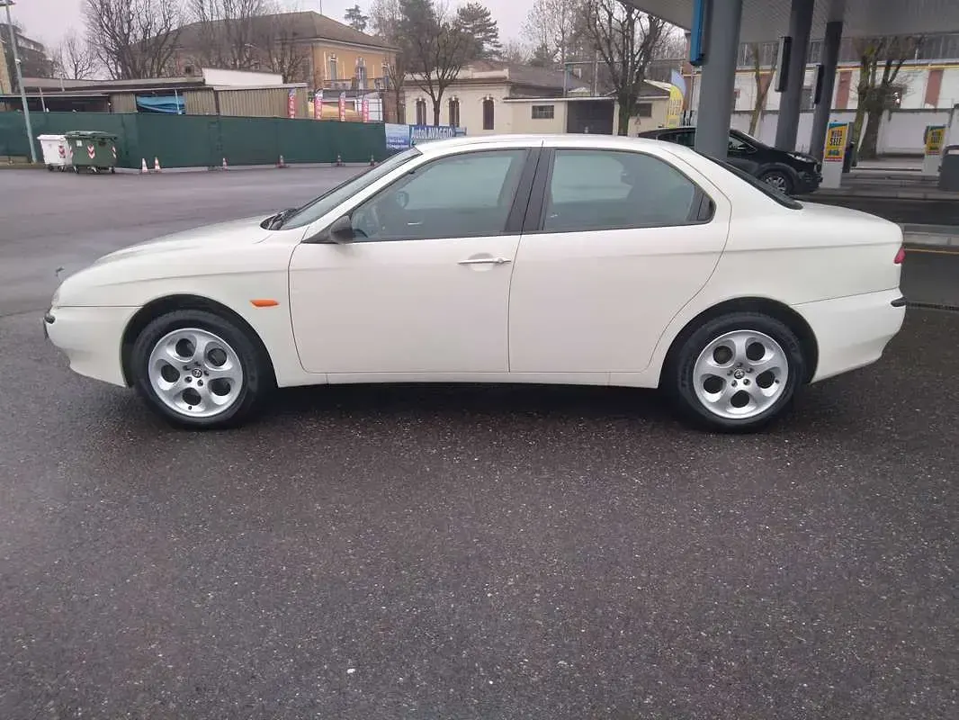 Usata Alfa Romeo 156 Distinctive 155 CV (114 kW) 2001 Beige Berlina