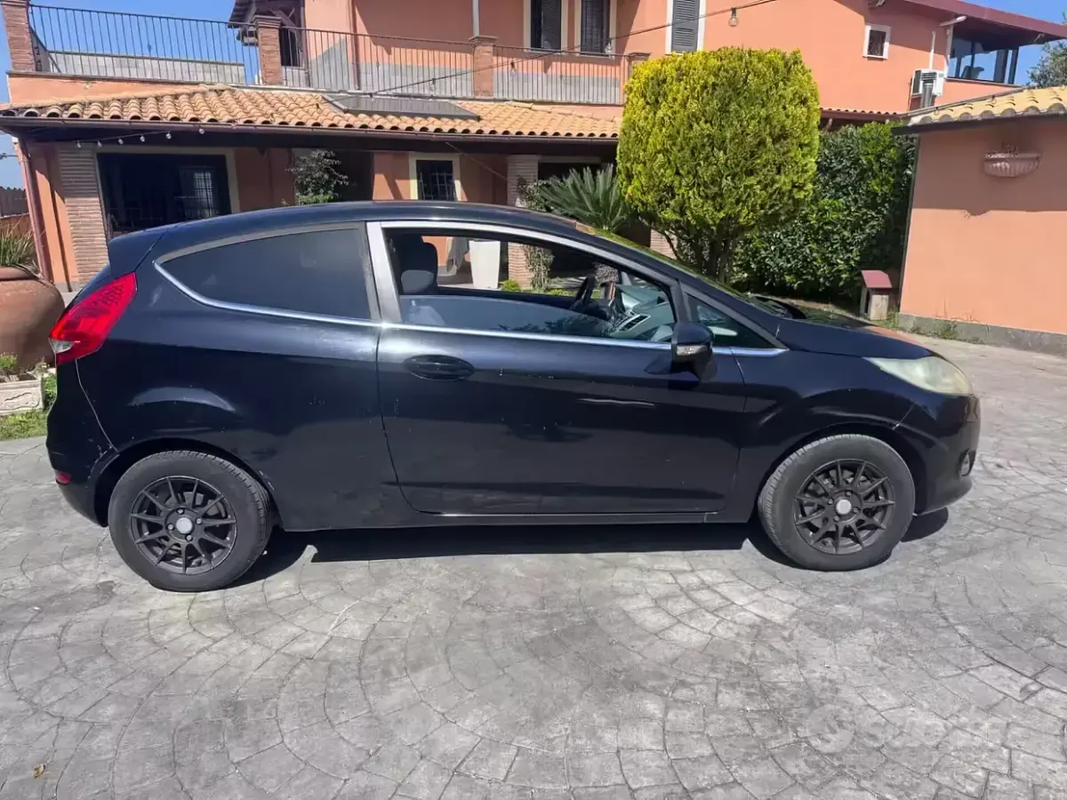 Usata Ford Fiesta 82 CV (60 kW) 2009 Nero Berlina